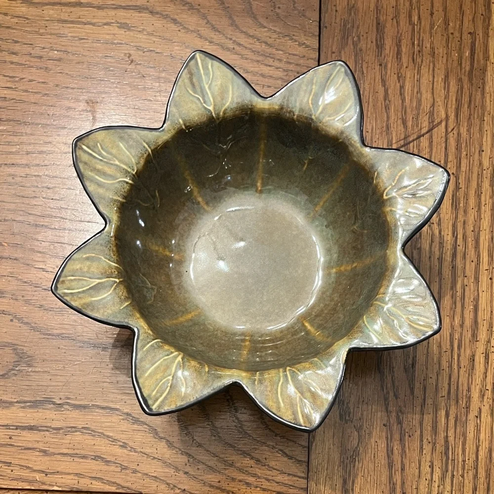 Sunflower Shaped‎ Green Ceramic Bowls